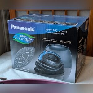 NIB New Panasonic NI-WL607A 360° Freestyle Ceramic Cordless Clothes Steam Iron